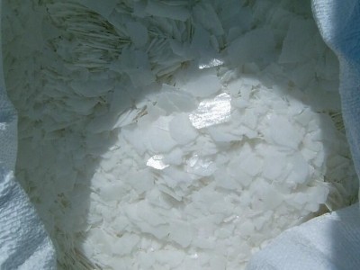 White oil ,liquid paraffin oil,caustic soda,lamp oil,melamine,petroleum jelly,pesticide white oil,paraffin oil,mineral oil,solvent oil - photo 9