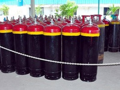 We deal in 30 Kgs and 60 Kgs capacity of ammonia cylinders .
