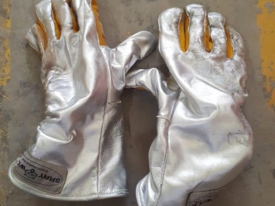 GRAYWOLF® Aluminized Gloves in field