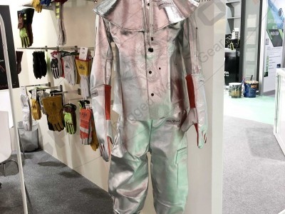 GRAY WOLF ® Rugged Welding Gear, Heat Radiation Fire Suit. Field test approved at 650° degree. #welding #suite #rugs #radiation #fieldtest #gearing #firefighter  #firesafety #fireprotection #safety #safetyfirst